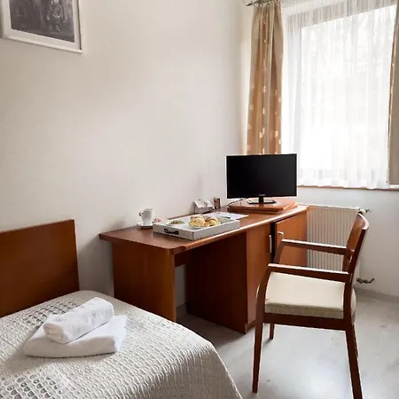 Przy Deptaku W Centrum Polanicy Zdroj 住宿加早餐酒店 3*