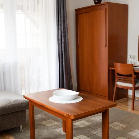 Frühstückspension Przy Deptaku W Centrum Polanicy Zdroj *