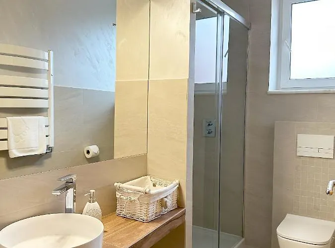 Przy Deptaku W Centrum Polanicy Zdroj